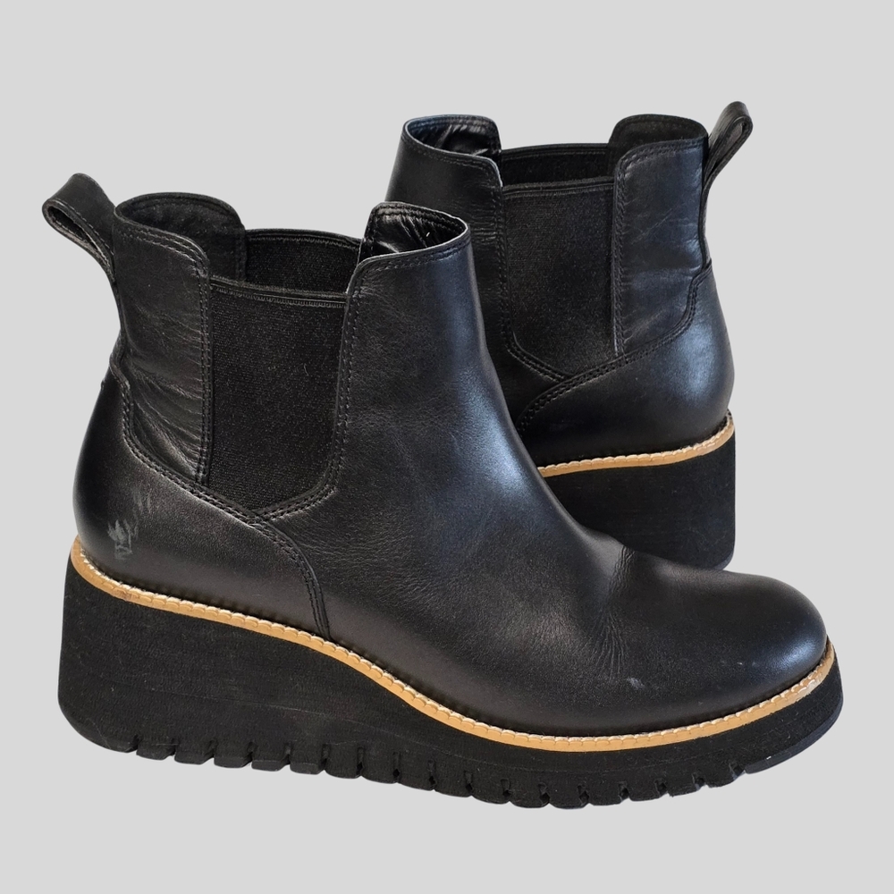 Cole Haan Black Leather Platform Chelsea Ankle Boots with Tan Trim
